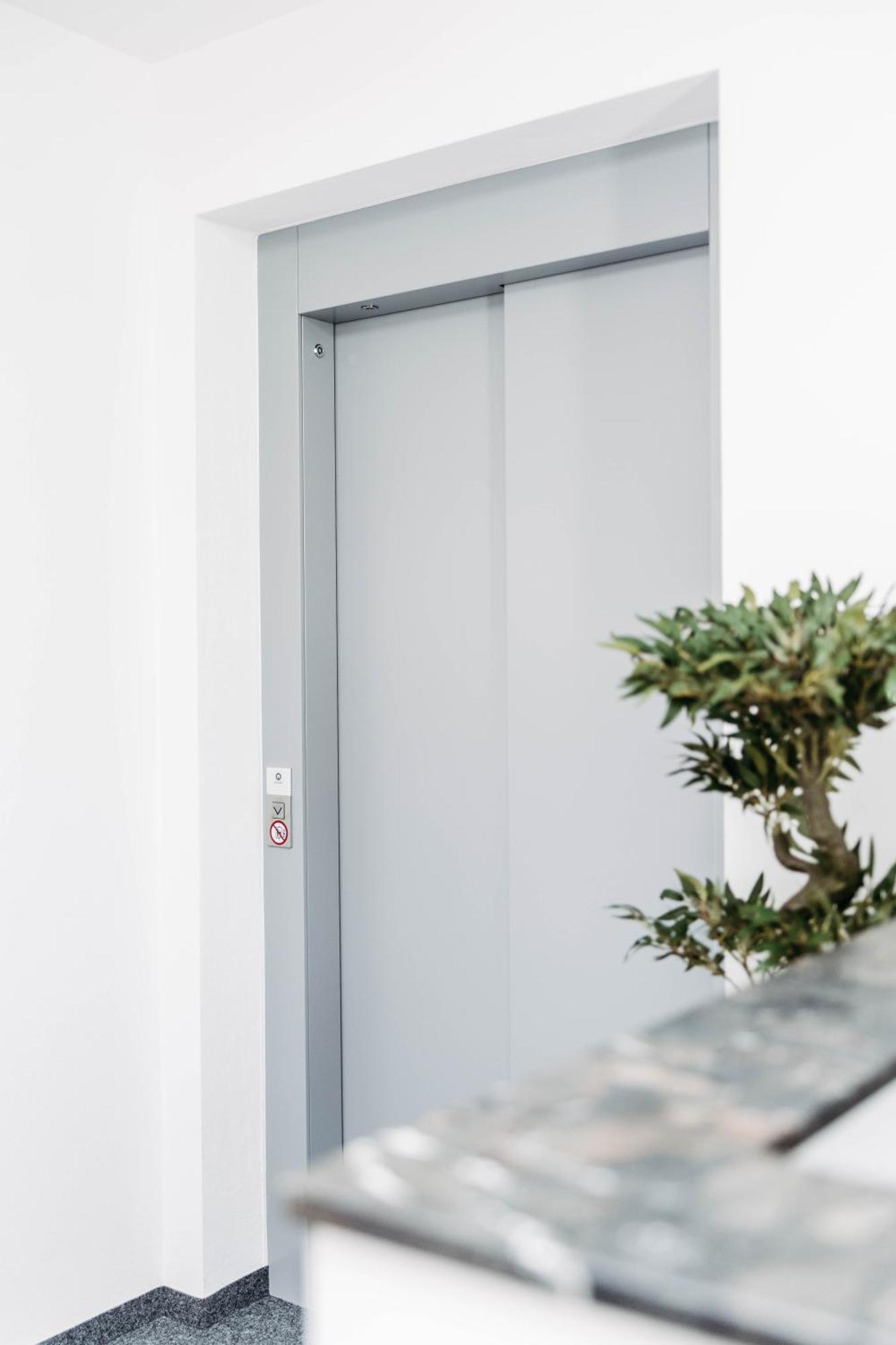 Easy - Self Check In - Out Hoechst