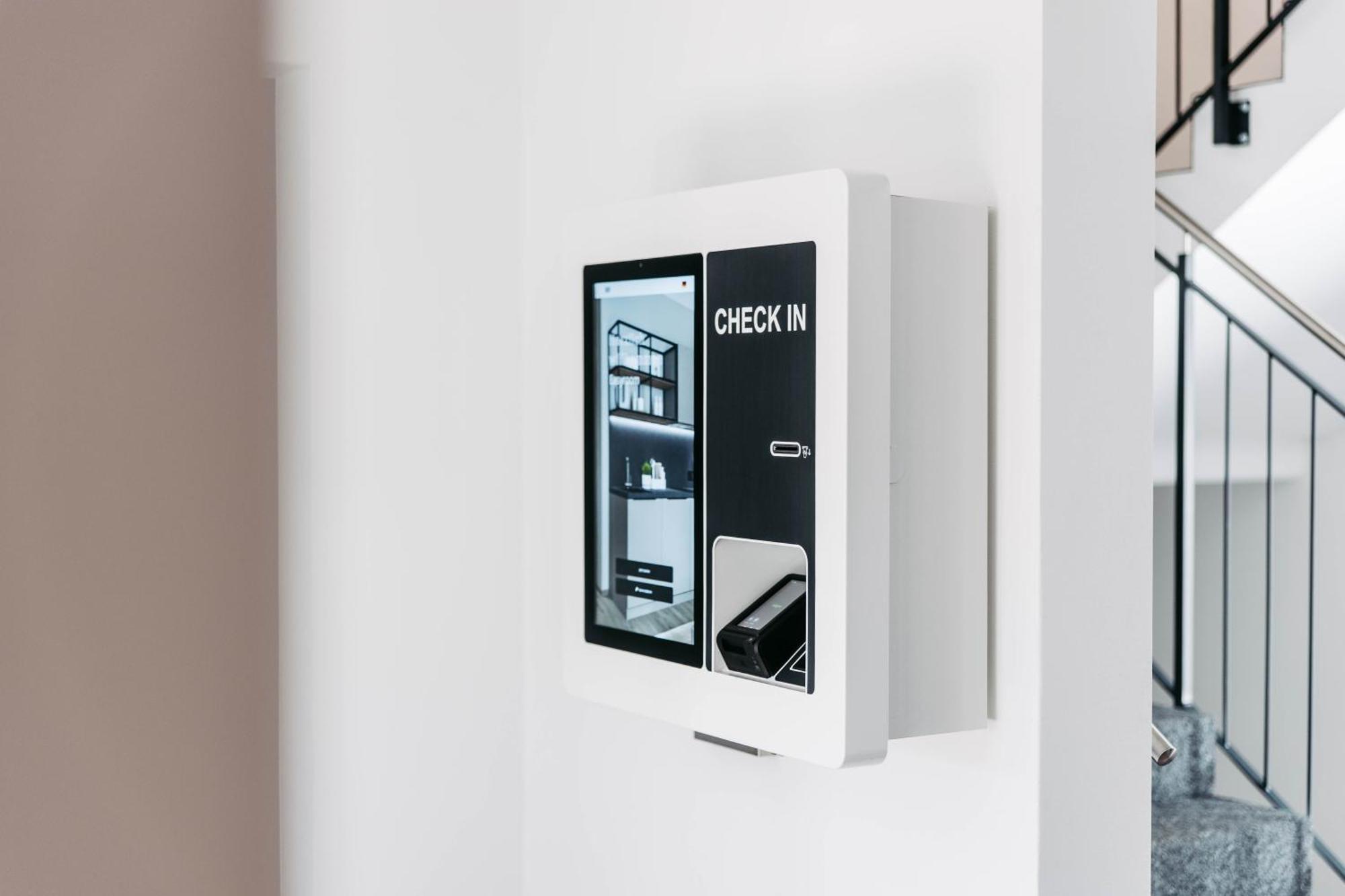 Easy - Self Check In - Out * Hoechst